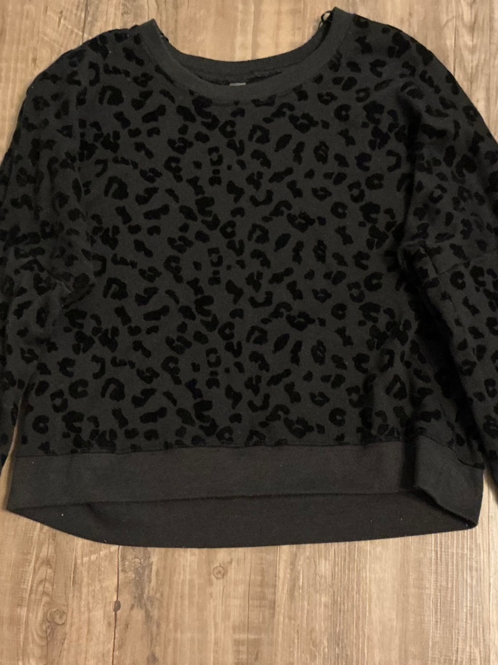 Francesca's Alya Velvet Leopard Print Sweatshirt, size XXS